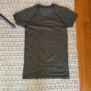 Lululemon swiftly shirt size 6 green